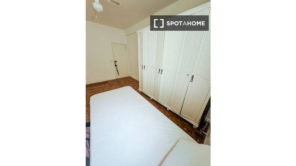 Double room Madrid, 3 beds, 120m² — photo 1