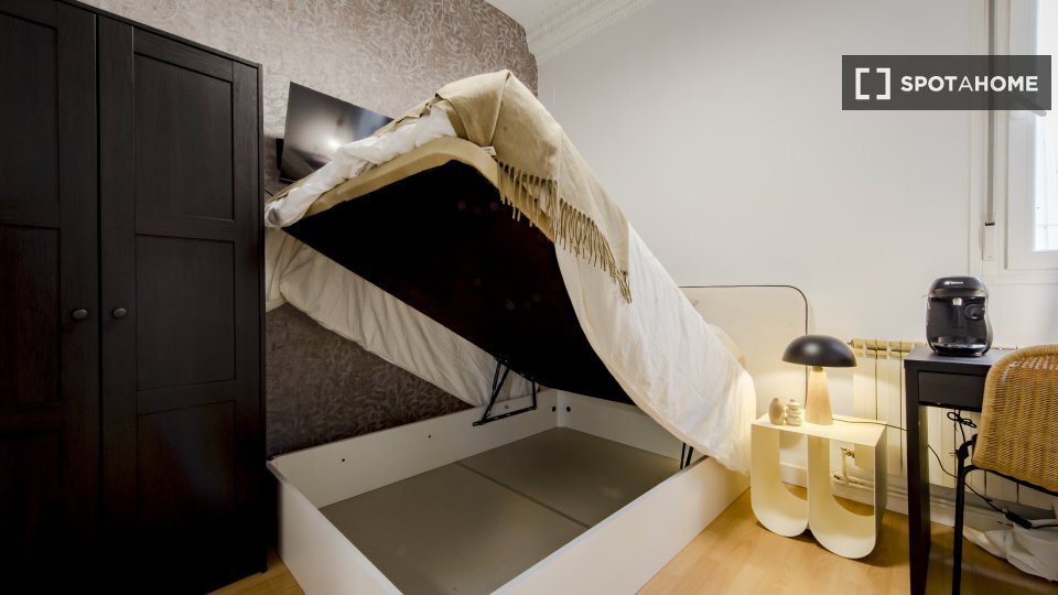 Double room Madrid, 4 beds, 70m² — photo 3