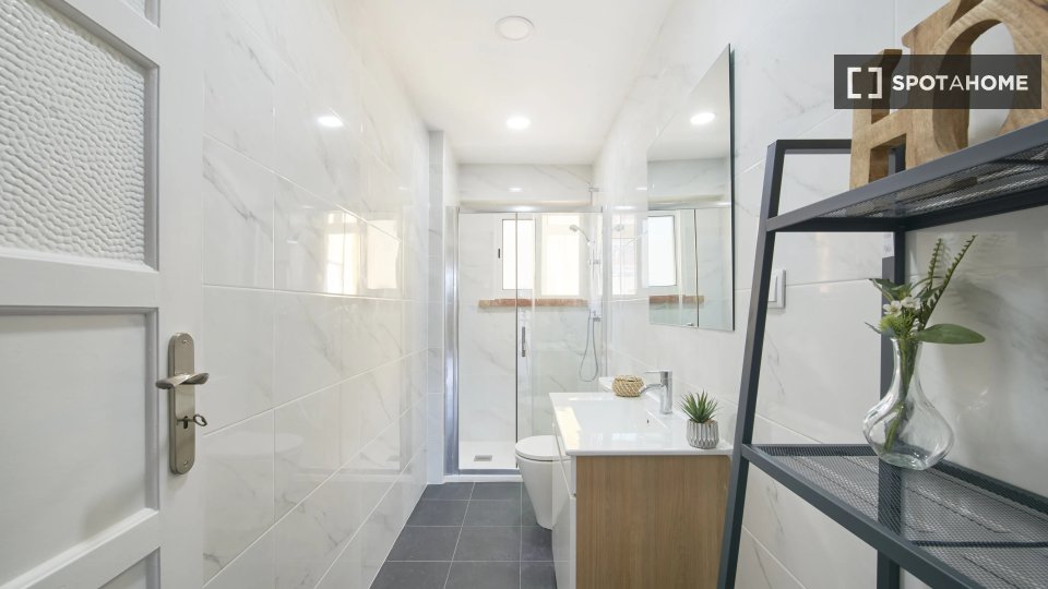 Double room Lisbon, 4 beds — photo 18