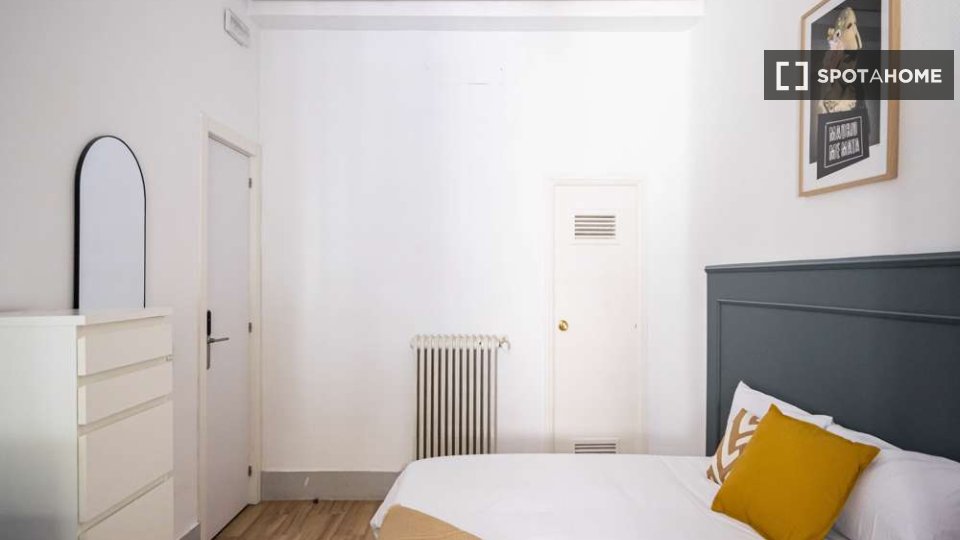 Double room Madrid, 67 beds — photo 7