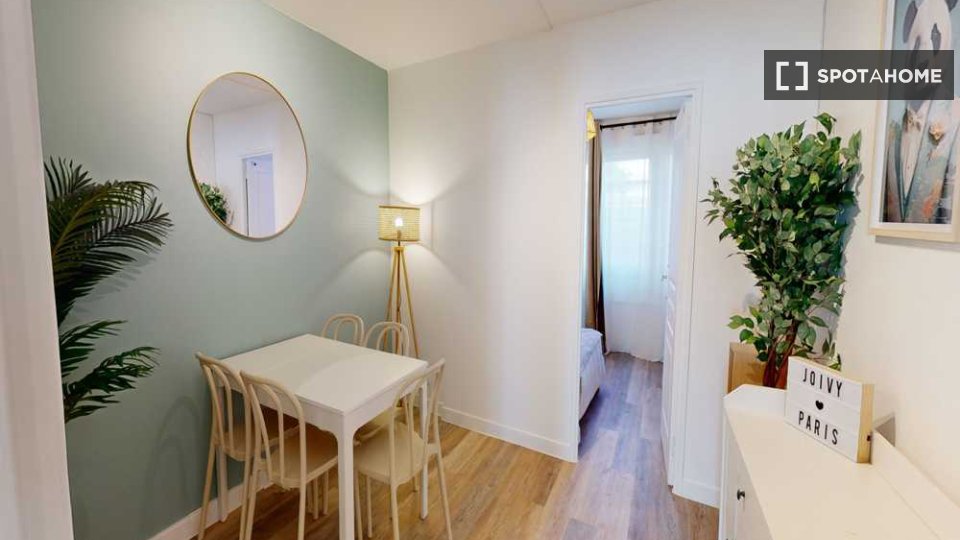 Double room Paris, 5 beds, 100m² — photo 1
