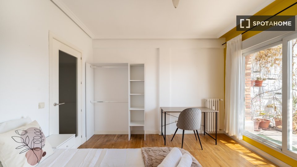 Double room Madrid, 6 beds — photo 3