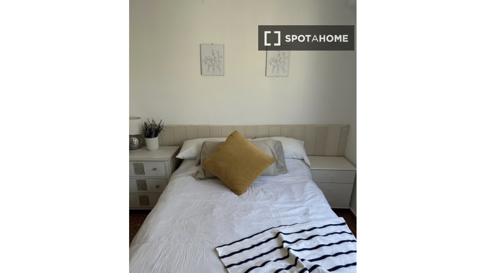 Double room Valencia, 2 beds, 90m² — photo 11