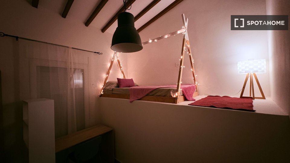 Double room Alicante, 4 beds, 90m² — photo 11