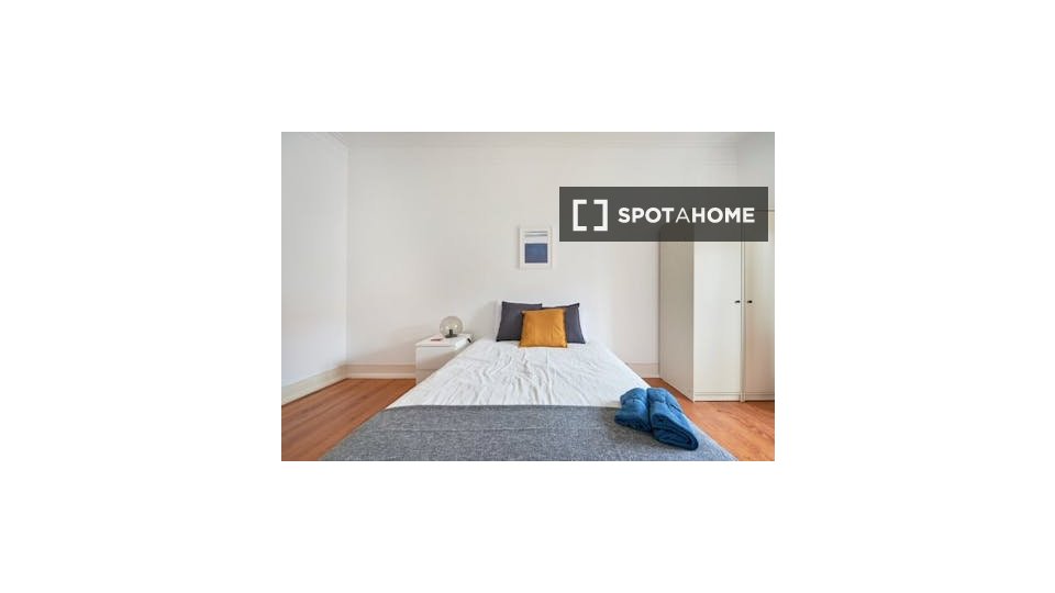 Double room Lisbon, 5 beds — photo 17