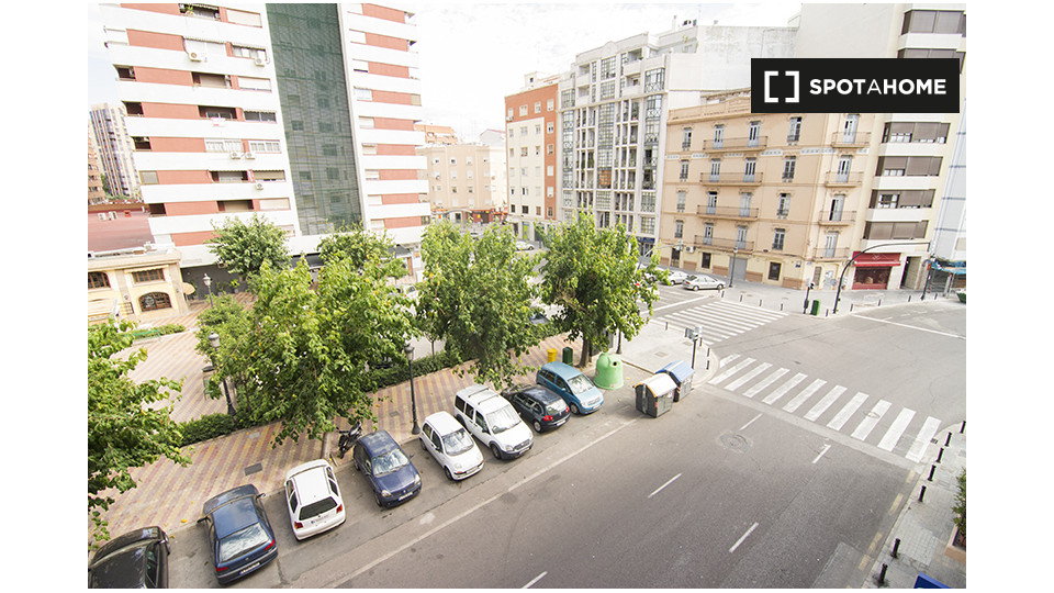 Double room Valencia, 3 beds, 90m² — photo 17
