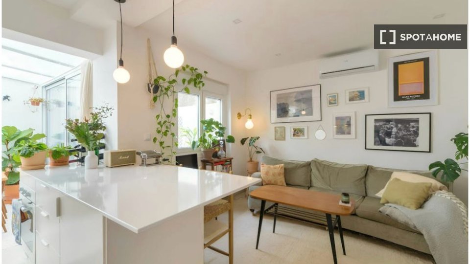 Apartment Lisbon, 1 bed, 50m² — photo 2