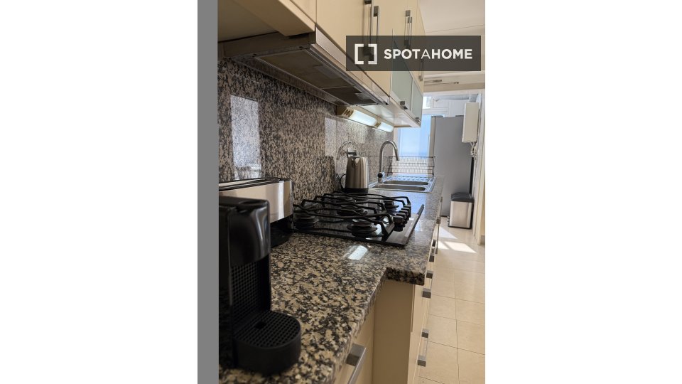 Double room Lisbon, 4 beds, 124m² — photo 6