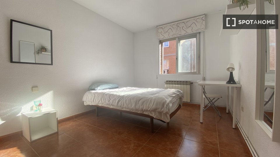 Double room Madrid, 4 beds — photo 17
