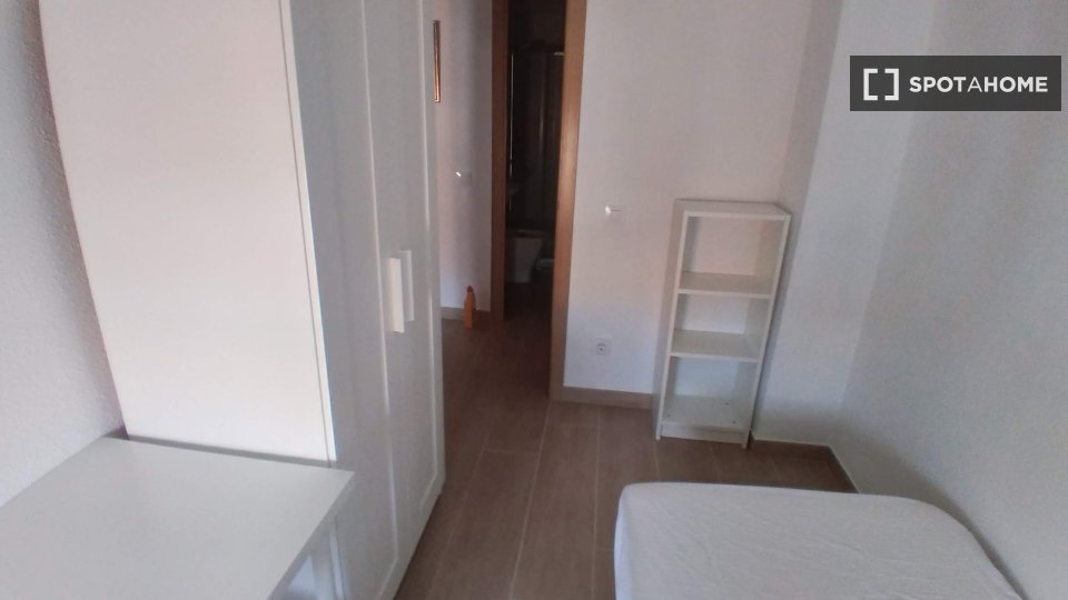 Habitación en piso compartido en alquiler en Pino Flores, Sevilla.