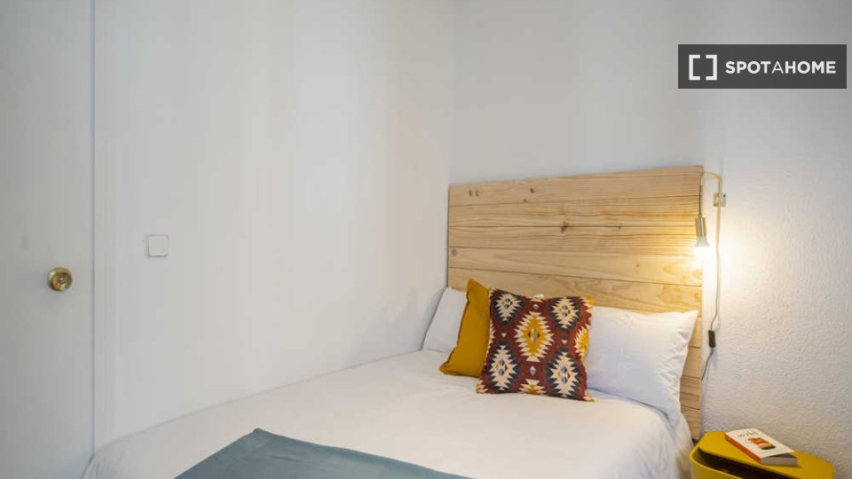 Double room Madrid, 16 beds — photo 54