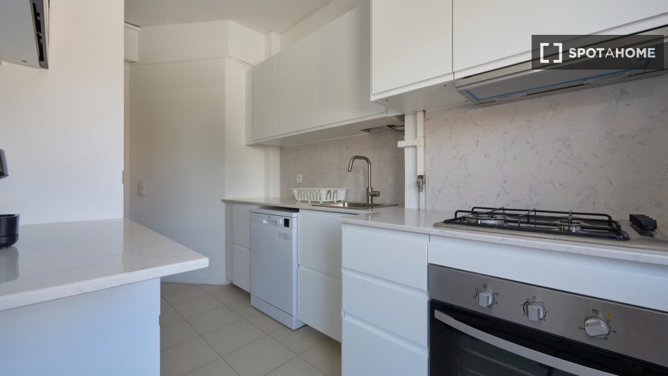 Double room Lisbon, 6 beds — photo 17