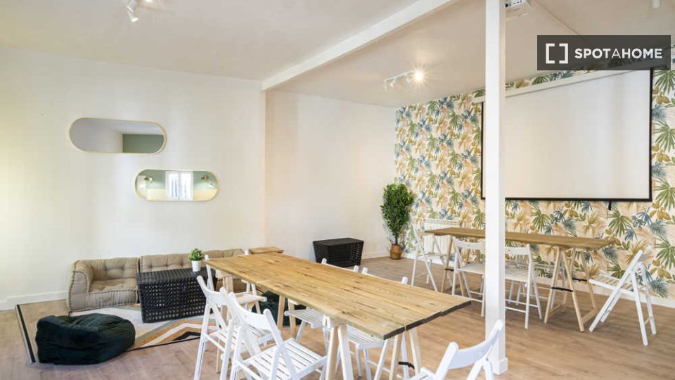 Double room Madrid, 17 beds, 560m² — photo 40