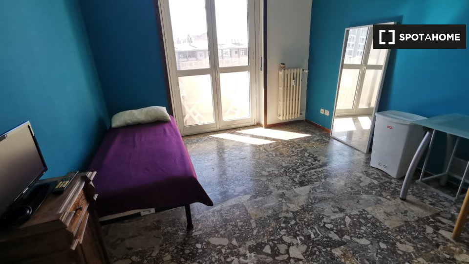Double room Milan, 2 beds — photo 4