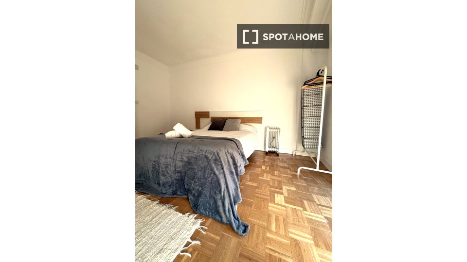 Double room Madrid, 8 beds, 160m² — photo 21