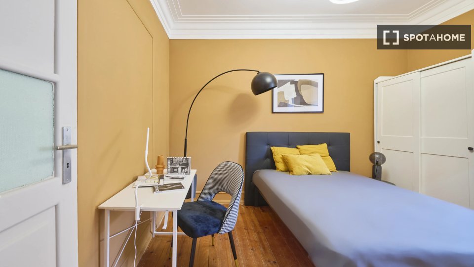 Double room Lisbon, 4 beds — photo 11