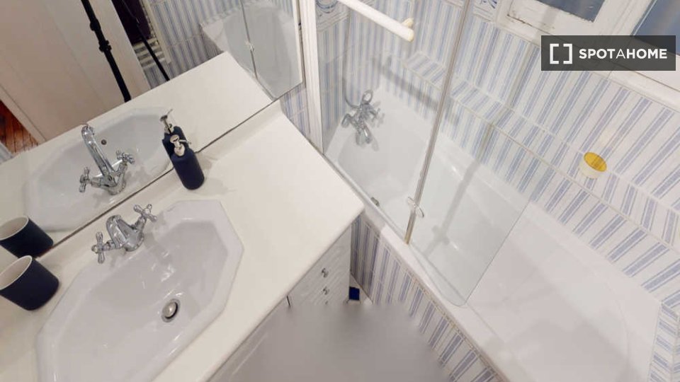 Double room Paris, 5 beds, 120m² — photo 16