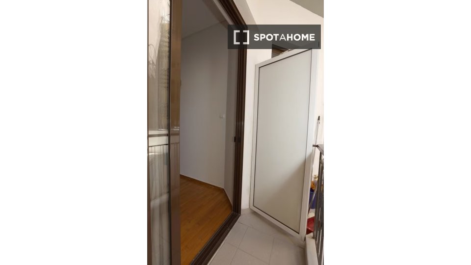 Double room Athens, 4 beds — photo 4