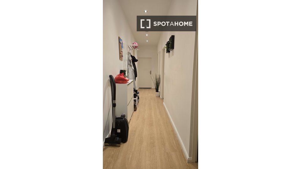 Double room Berlin, 4 beds, 9m² — photo 2