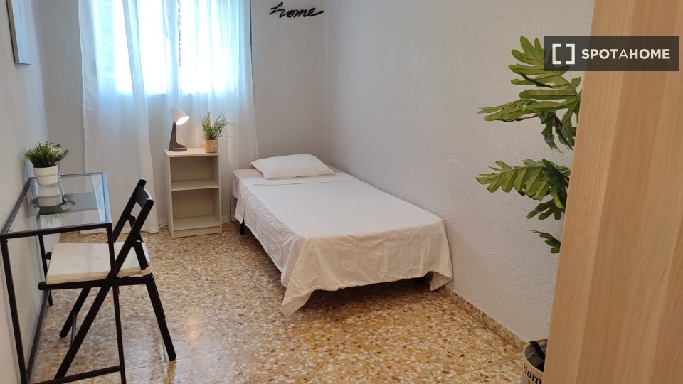 Chambre double Madrid, 4 chambres — photo 17