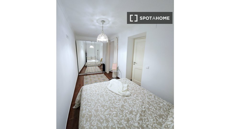 Apartment Lisbon, 2 beds, 79m² — photo 9