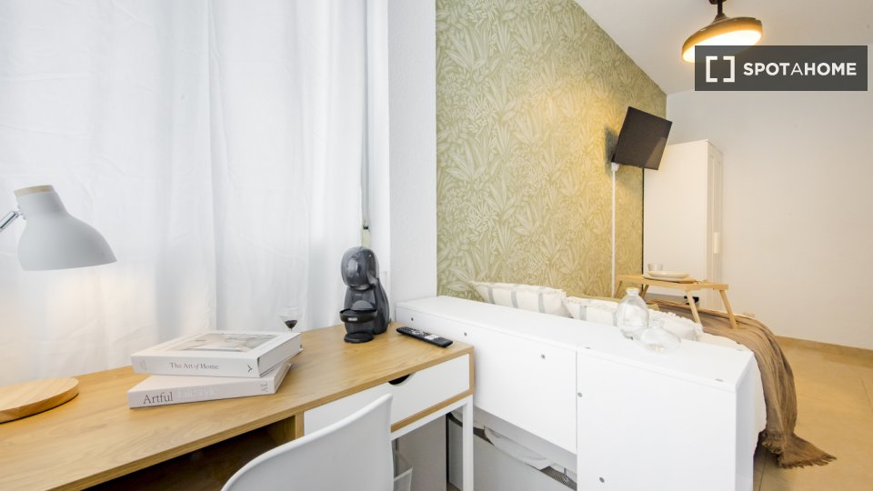 Double room Madrid, 7 beds, 113m² — photo 3