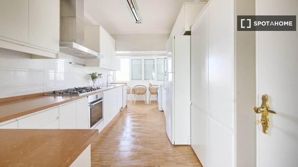 Double room Lisbon, 9 beds — photo 14