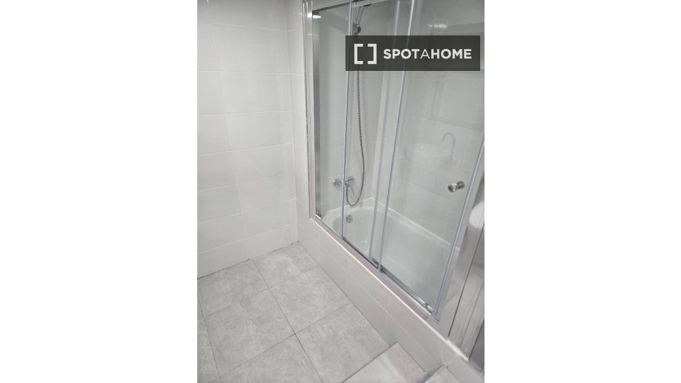 Double room Valencia, 5 beds, 85m² — photo 9