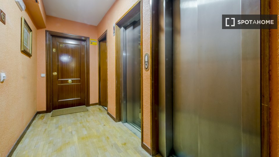 Double room Madrid, 6 beds, 150m² — photo 5