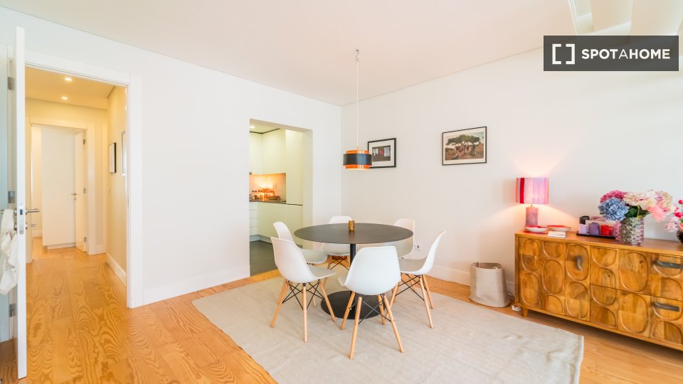 Apartment Lisbon, 3 beds, 154m² — photo 17