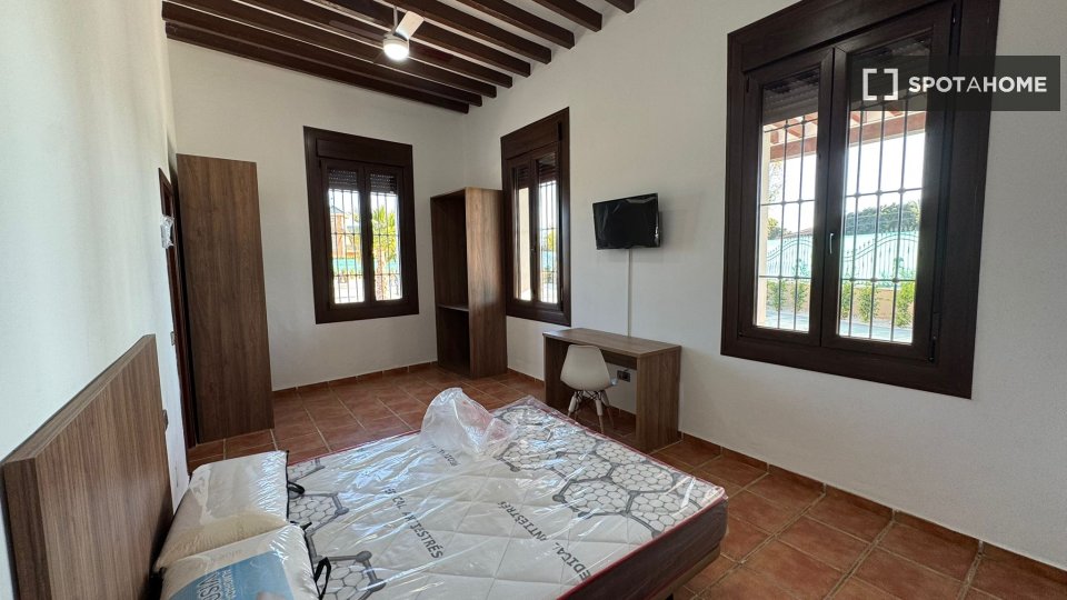 Double room Alicante, 10 beds, 650m² — photo 11