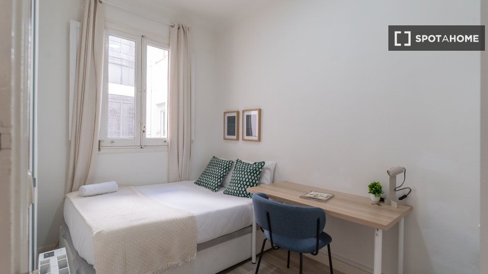 Double room Madrid, 8 beds — photo 30