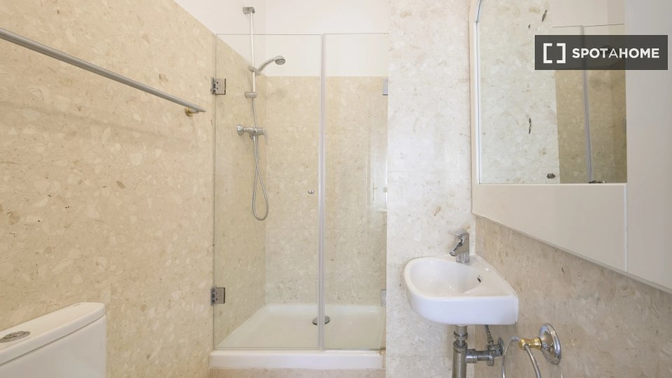 Double room Lisbon, 7 beds — photo 14