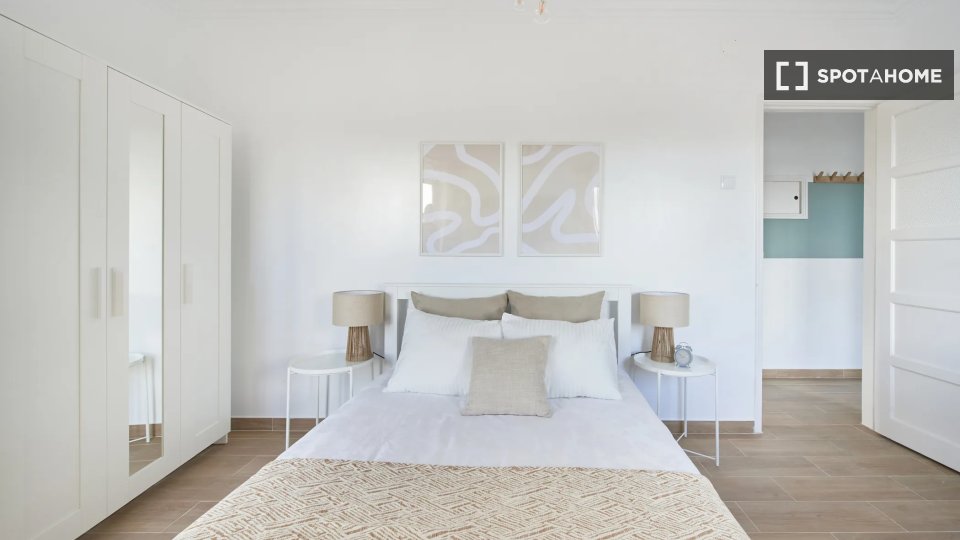 Double room Lisbon, 4 beds — photo 13