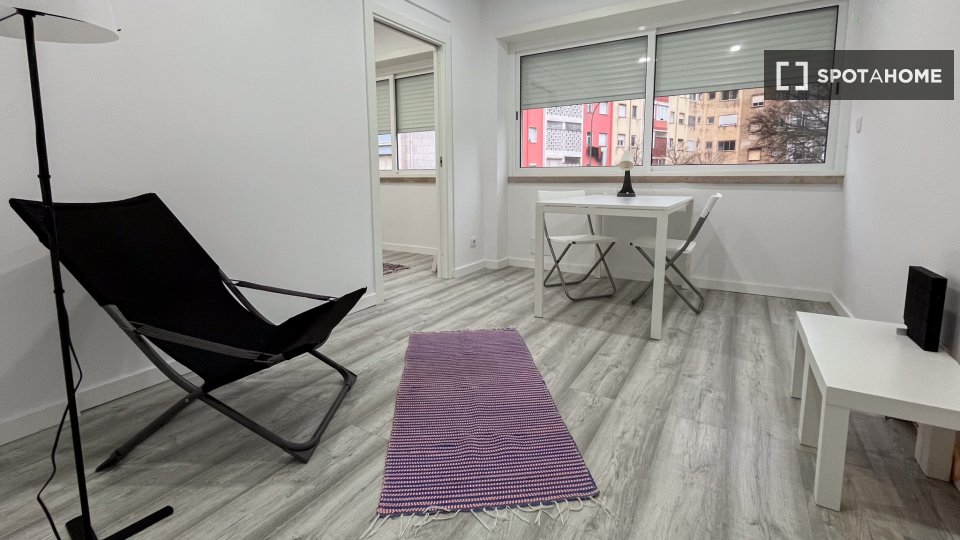 Double room Lisbon, 3 beds, 70m² — photo 10