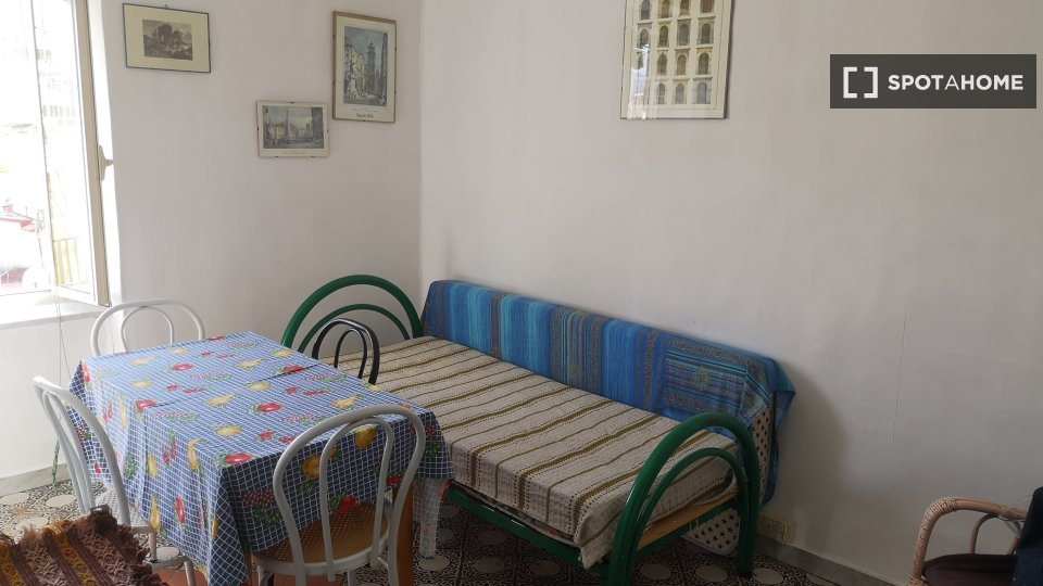 Double room Naples, 3 beds, 110m² — photo 3