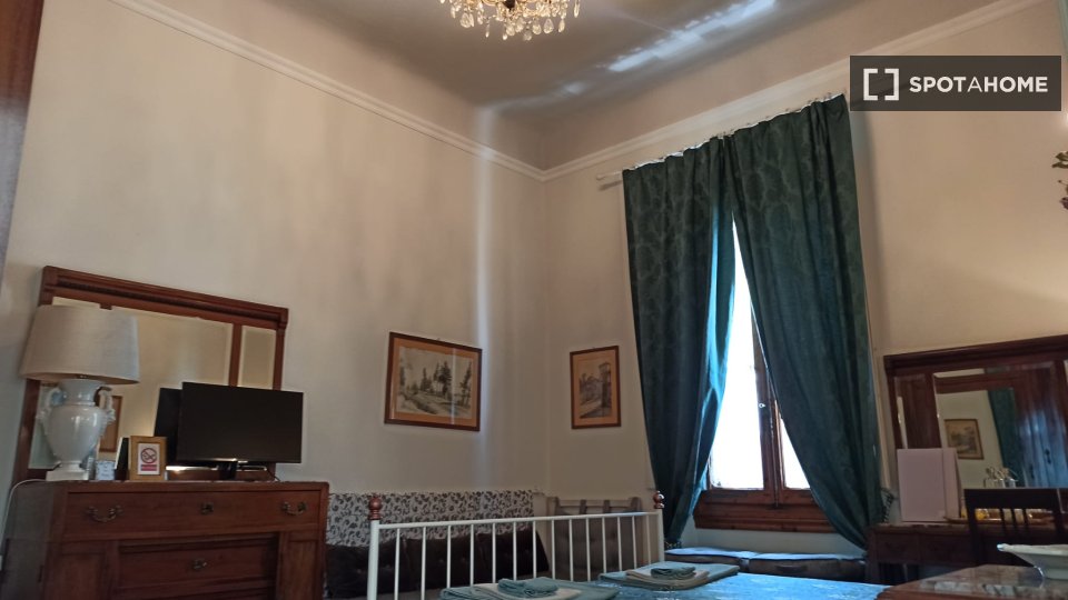 Double room Florence, 3 beds, 160m² — photo 3