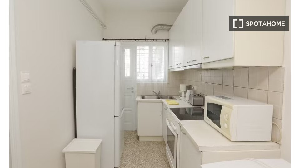 Double room Athens, 3 beds — photo 15
