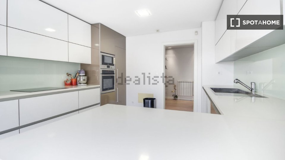 Apartment Lisbon, 2 beds, 120m² — photo 3
