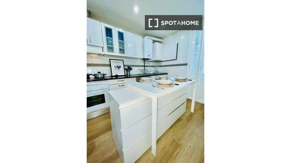 Double room Madrid, 12 beds, 185m² — photo 8