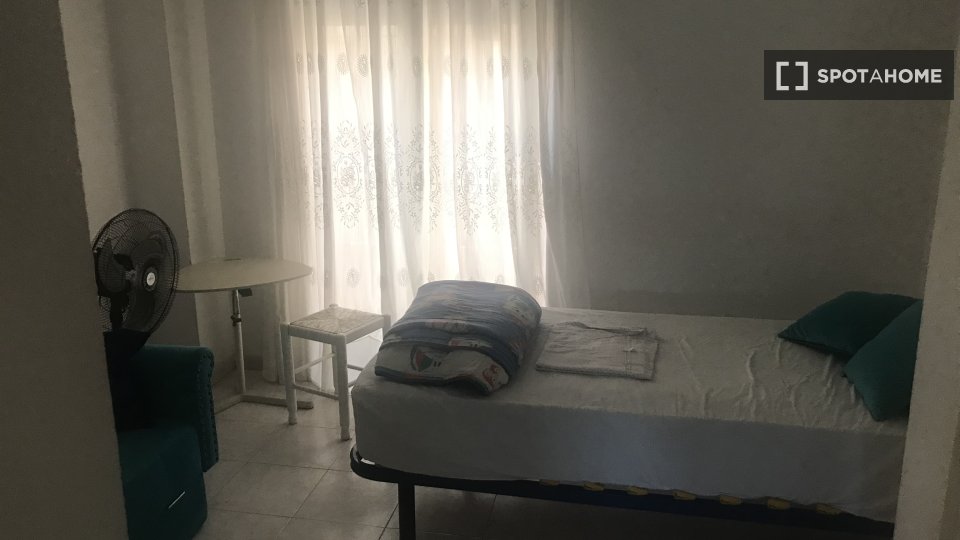 Double room Malaga, 2 beds, 76m² — photo 1