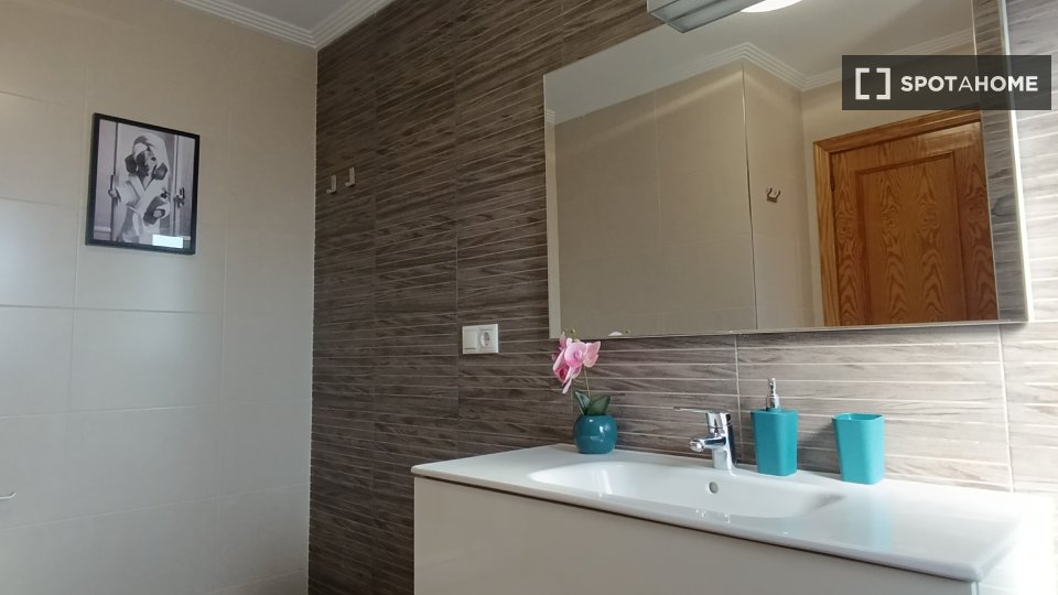 Apartment Alicante, 3 beds, 77m² — photo 14