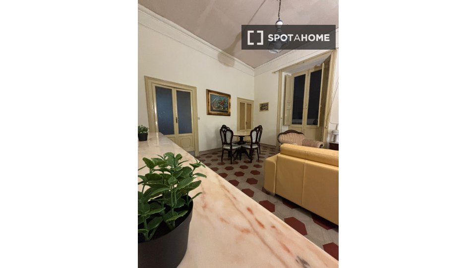 Double room Naples, 2 beds — photo 5