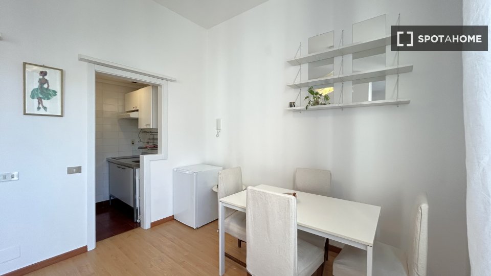 Apartment Milan, 1 bed, 40m² — photo 2