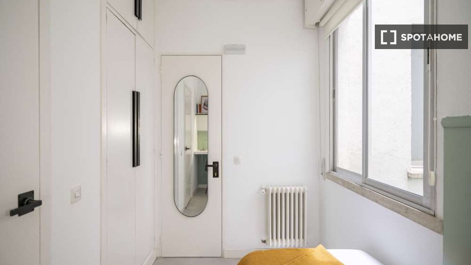 Double room Madrid, 67 beds — photo 15