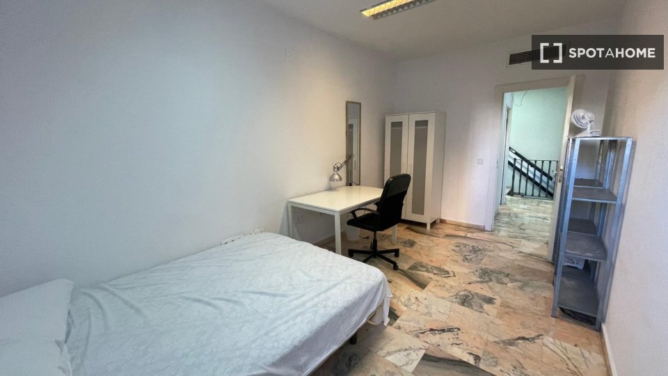 Double room Seville, 17 beds, 410m² — photo 58