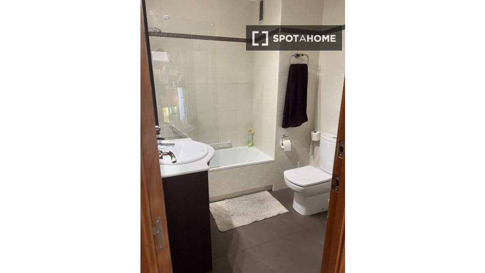 Double room Barcelona, 3 beds, 79m² — photo 2