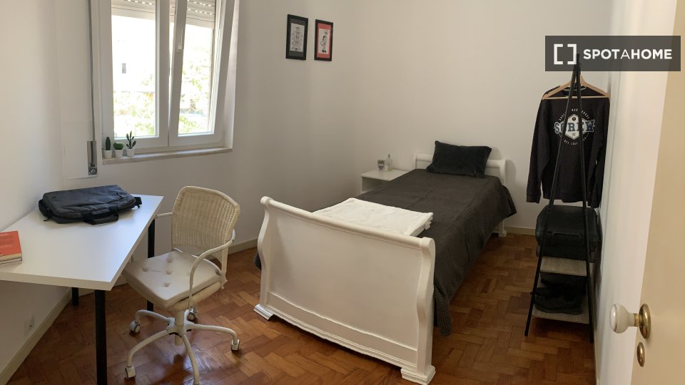 Double room Lisbon, 6 beds — photo 7