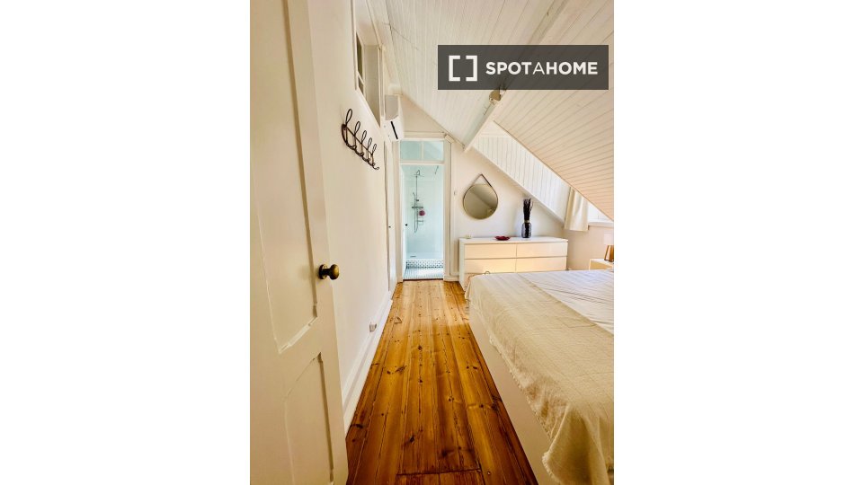 Apartment Lisbon, 2 beds, 70m² — photo 12
