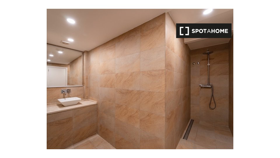 Apartment mono Lisbon, 110m² — photo 15
